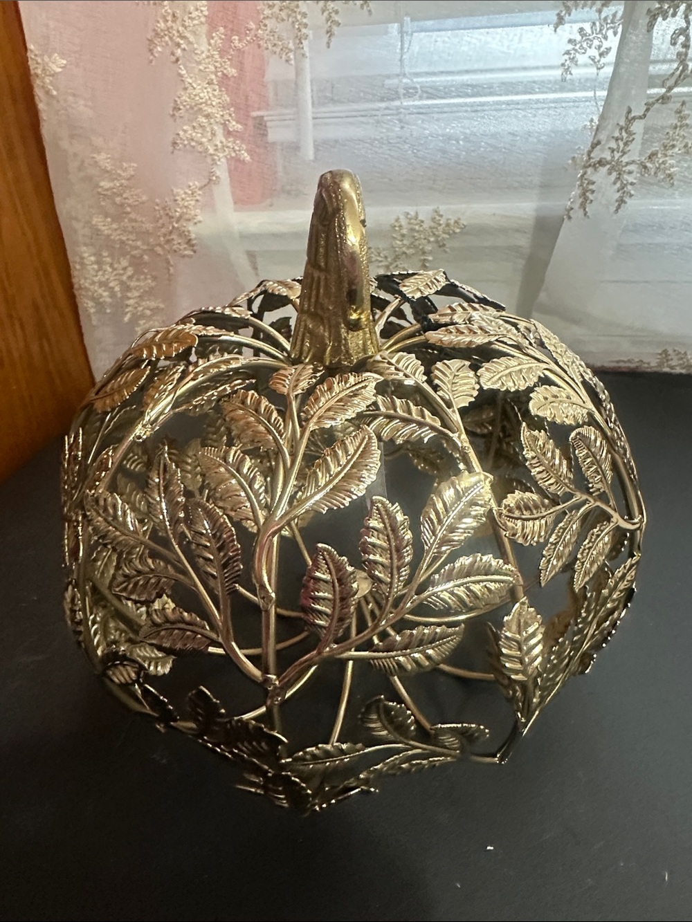 Christian Siriano gold pumpkin decor - Picture 4 of 4